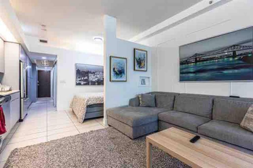 Beautiful Apartment Downtown, Mins To Rogers Arena, Stadium, Restaurants, Shops فانكوفر المظهر الخارجي الصورة